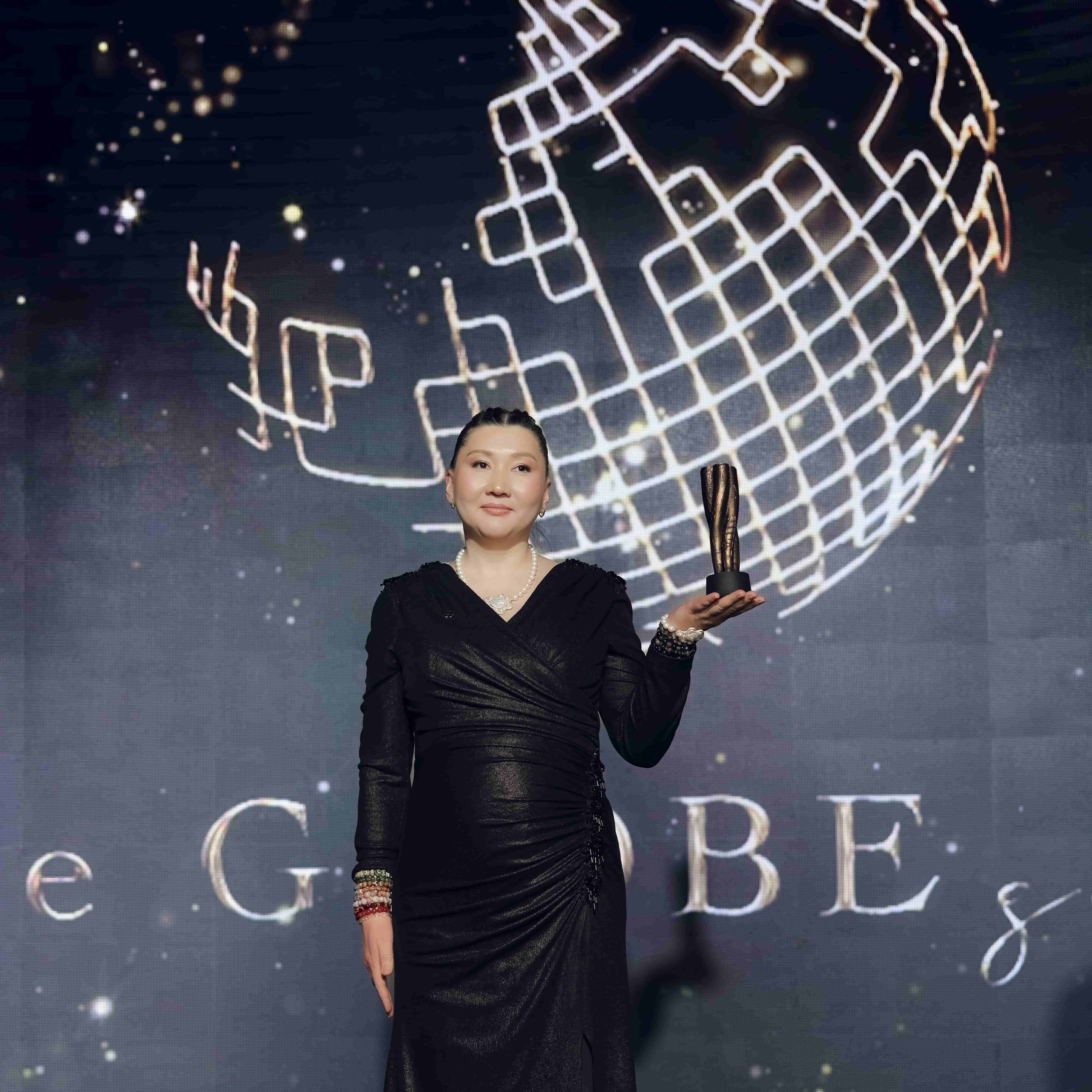 Cholpon Abdyzhalieva – Businesswoman of the Year and PR Industry Leader at The Globe Gala.